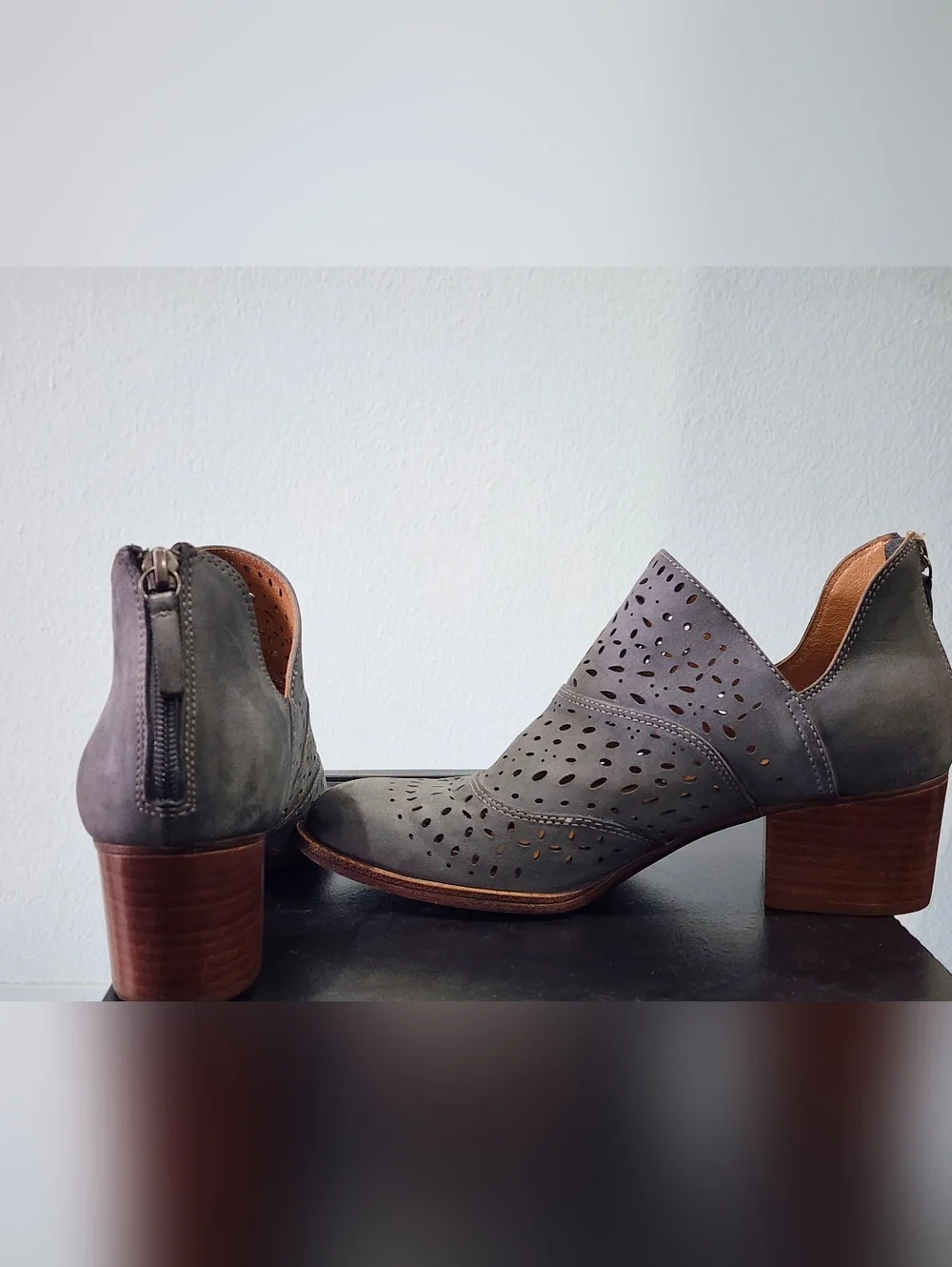 SOFFT | Wyoming Leather Bootie | Smoke Gray| US Womens 9 - Picture 4 of 8
